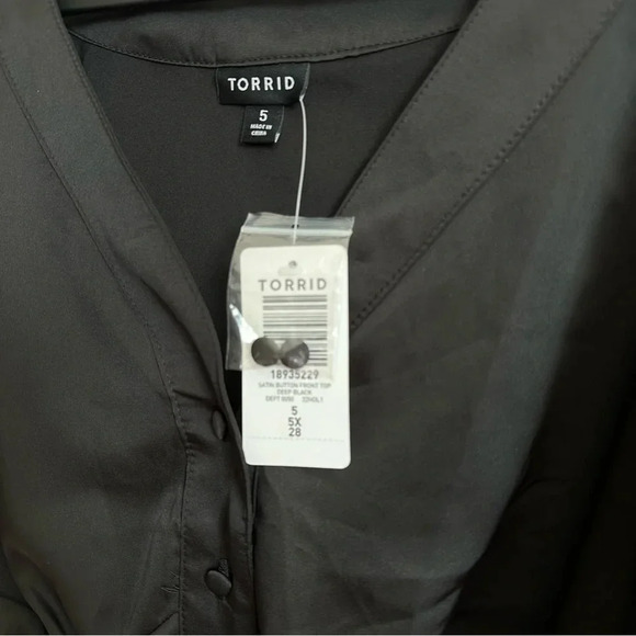 🌴Torrid NWT Satin Button Front Top 5X/28 in Deep Black - Picture 5 of 6